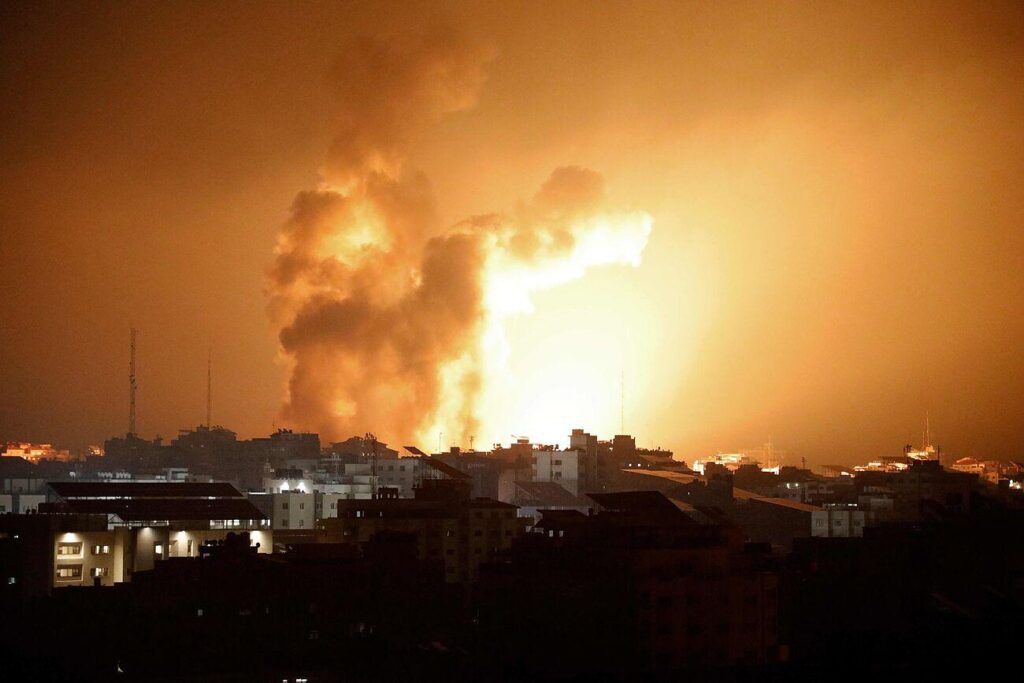 Milhares de palestinos celebram em Gaza 25° aniversário do Hamas